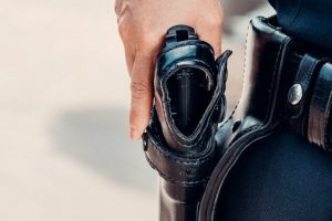 Bene la salvaguardia della sicurezza, della proprietà privata e dell’incolumità pubblica, ma guai a contrarre libertà di espressione e diritto di manifestare il proprio pensiero.